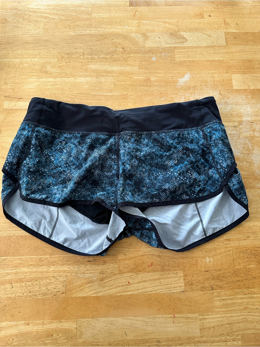Lululemon shorts size 10